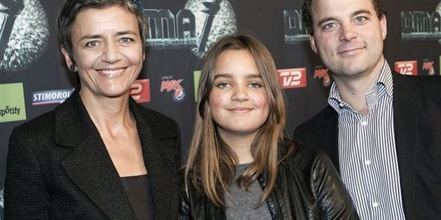Se Vestager feste med Nik og Jay