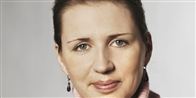 Den nye beskæftigelsesminister giver den tidligere regering skylden for at op til 12.000 danskere står uden dagpenge i 2012.