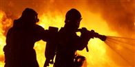 Brandvæsen forsøger stadig at stoppe en storbrand i Køge.