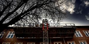 Nogle brancher er farligere end andre. En ny arbejdsskadeafgift er sorte skyer over virksomhederne, mener Venstre og Dansk Arbejdsgiverforening.