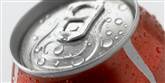<span style='font-family: Arial; font-size: 15px; color: White;'>En iskold og læskende cola i en 0,33 cl. dåse kræver en lommeregner at udregne i forhold til, hvor meget dyrere den bliver.</span> <span style='font-family: Arial; font-weight: normal; font-size: 15px; color: #999999;'>Foto: Colourbox</span>