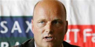 Bjarne Riis skal tilsyneladende ikke frygte at miste Saxo Bank som storsponsor.