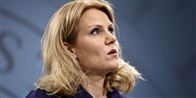 Helle Thorning. Søger hun mon efter hjælp fra de højere magter.