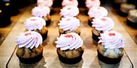 Direktør for kage-kæden Agnes Cupcakes, Kristian Vangsgaard, kaldte tidligere på ugen i Politiken sine ansatte "wannabe reality-tv-stars", der "ikke gider at lave noget". Han undskyldte senere.
