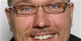 <span style='font-family: Arial; font-size: 15px; color: White;'>Amin Jensen er kendt som en korporlig komiker, tv-vært og sanger. Hans vægt er gået op og ned. I 2009 vandt han en sag over Se &amp; Hør, der havde kaldt ham "besat af mad."</span> <span style='font-family: Arial; font-weight: normal; font-size: 15px; color: #999999;'>Foto: Myspace</span>