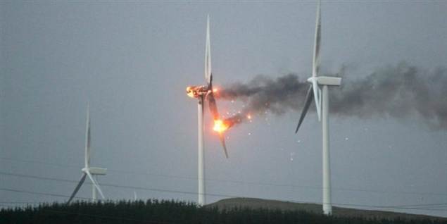 Storm får Vestas-mølle til at bryde i brand