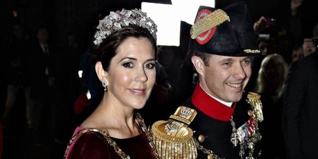Se Mary til nytårsbal med landets spidser