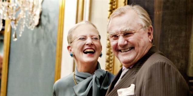 Se flirtende Margrethe gøre kur til prinsen