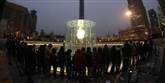 <span style='font-family: Arial; font-size: 15px; color: White;'>Apple-fanatikere venter spændt foran butikken i Shanghai.</span> <span style='font-family: Arial; font-weight: normal; font-size: 15px; color: #999999;'>Foto: Eugene Hoshiko/AP / POLFOTO</span>
