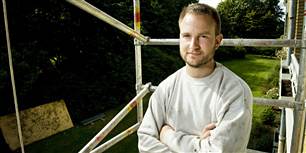 Lukas Rubin er igen i arbejde. Ikke takket være et privat aktiveringskursus, men på grund af en opringning fra hans tidligere chef.