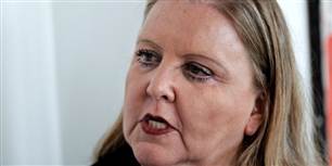 Chefen for det hele - Lisbeth Knudsen - må sande, at koncernens spareplaner ikke giver glade medarbejdere.