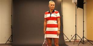 Bolsjestriberne sad tilbage i 80'erne på de danske håndboldherrer, nu giver tennisstjernen Caroline Wozniacki striberne nyt liv.