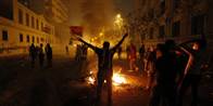 Egyptisk regeringsbygning i flammer