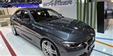 <span style='font-family: Arial; font-size: 15px; color: White;'>Skal det være elegant og lidt mindre sporty, så kan en skinnende AC Schnitzer 328i være en mulighed, hvis ellers der er penge på kontoen.</span> <span style='font-family: Arial; font-weight: normal; font-size: 15px; color: #999999;'>Foto: AP / POLFOTO</span>