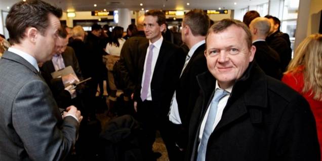 Se top-politikere svede under lufthavnskaos