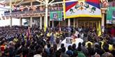 <span style='font-family: Arial; font-size: 15px; color: White;'>Tibetanere i eksil bad for den afdøde demonstrant.</span> <span style='font-family: Arial; font-weight: normal; font-size: 15px; color: #999999;'>Foto: Dar Yasin / POLFOTO</span>