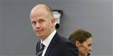 <span style='font-family: Arial; font-size: 15px; color: White;'>Inde i retssalen forberedte Geir Lippestad sig, inden detaljerne om de mange uhyggelige drab blev læst op af statsadvokat Inga Bejer Engh.</span> <span style='font-family: Arial; font-weight: normal; font-size: 15px; color: #999999;'>Foto: AP Photo / Hakon Mosvold Larsen, Poo / POLFOTO</span>