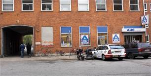Ansatte i Aldi må finde sig i lidt af hvert. Blandt andet i uanmeldte kontrolbesøg ved fyraften, hvor kontrollanten kan kræve at gennemsøge private tasker og bilers bagagerum.