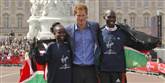 <span style='font-family: Arial; font-size: 15px; color: White;'>Det demonstrerede den engelske prins Harry i fuld vigør, da han indtog podiet under Britain London Marathon sammen med løbets vinder.</span> <span style='font-family: Arial; font-weight: normal; font-size: 15px; color: #999999;'>Foto: SANG TAN / POLFOTO</span>