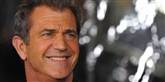 <span style='font-family: Arial; font-size: 15px; color: White;'>I 1996 var der endnu langt til Mel Gibson-skandaler om jødehad, hustrumishandling og generel galskab. Den talentfulde skuespiller spillederollen i actionklassikeren Løsepenge og kunne som den første mand prale af at være smukkere end alle andre mennesker på kloden.</span> <span style='font-family: Arial; font-weight: normal; font-size: 15px; color: #999999;'>Foto: Scanpix, AFP, Robyn Beck</span>