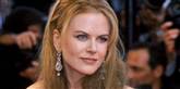 <span style='font-family: Arial; font-size: 15px; color: White;'>Tom Cruise fik i 2002 et bittert gensyn med den feterede titel. Skuespillerinden Nicole Kidman havde ikke blot krævet en skilsmisse fra ham året forinden, pludselig var hun også smukkere end ham.</span> <span style='font-family: Arial; font-weight: normal; font-size: 15px; color: #999999;'>Foto: Rita Molnár / Attribution ShareLike 2.5</span>