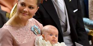 Den lille svenske prinsesse Estelle er Kronprinsesse Victorias første barn og nummer 2 i arvefølgen til den svenske trone.