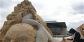 <span style='font-family: Arial; font-size: 15px; color: White;'>Festivalen opføres ved Ofelia Beach i Københavns centrum omgivet af vand på hele tre sider. Kunstner: Sudarsan Pattnaik</span> <span style='font-family: Arial; font-weight: normal; font-size: 15px; color: #999999;'>Foto: Københavns Sandskulptur Festival</span>