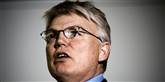 <span style='font-family: Arial; font-size: 15px; color: White;'>Tidligere departementschef i Skatteministeriet Peter Loft er også på listen. Han overdrog ifølge Erling Andersen et notat til Skat København, som ministeriet ville have indført i afgørelsen af Thornings-skattesag. Peter Loft afviser selv denne påstand, men er siden blevet fritaget for tjeneste på grund af sagen.</span> <span style='font-family: Arial; font-weight: normal; font-size: 15px; color: #999999;'>Foto: Lærke Posselt / POLFOTO</span>