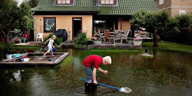 Se hvor fredagens skybrud rammer og hvornår