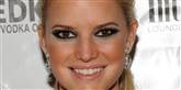 <span style='font-family: Arial; font-size: 15px; color: White;'>Sangfuglen Jessica Simpson begik ikke bare én, men hele to fejltagelser i sit ægteskab med sangeren Nick Lachey. I to år havde stjernen et forhold med forsangeren i bandet Maroon 5, men det blev først opdaget, da hun i 2006 blev set forlade et hotelværelse iført elskerens T-shirt.</span> <span style='font-family: Arial; font-weight: normal; font-size: 15px; color: #999999;'>Foto: Scanpix, AFP, Bryan Bedder</span>