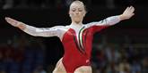 <span style='font-family: Arial; font-size: 15px; color: White;'>En koncentreret gymnast fokuserer under konkurrencen søndag.</span> <span style='font-family: Arial; font-weight: normal; font-size: 15px; color: #999999;'>Foto: Ap / POLFOTO</span>