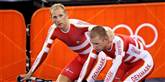 <span style='font-family: Arial; font-size: 15px; color: White;'>Michael Mørkøv og Rasmus Quaade efter 4000m-løbet fredag i London. Danskerne tabte som ventet tabte til favoritterne fra Storbritannien og missede samtidig chancen for bronze.</span> <span style='font-family: Arial; font-weight: normal; font-size: 15px; color: #999999;'>Foto: Jens Dresling / POLFOTO</span>