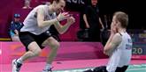 <span style='font-family: Arial; font-size: 15px; color: White;'>Og husk nu dramaet i herredouble klokken 15.15, hvor Mathias Boe og Carsten Mogensen er i aktion.</span> <span style='font-family: Arial; font-weight: normal; font-size: 15px; color: #999999;'>Foto: Andres Leighton / POLFOTO</span>