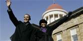 <span style='font-family: Arial; font-size: 15px; color: White;'>Der var glæde at spore hos Obama'erne den 10. februar 2007, da Barack Obama annoncerede, at han ville stille op som præsident.</span> <span style='font-family: Arial; font-weight: normal; font-size: 15px; color: #999999;'>Foto: AP Photo/Charles Rex Arbogast / POLFOTO</span>