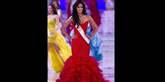 <span style='font-family: Arial; font-size: 15px; color: White;'>Miss Mexicos Mariana Berumen Reynoso gav den gas som 'lady in red'.</span> <span style='font-family: Arial; font-weight: normal; font-size: 15px; color: #999999;'>Foto: AP Photo/Andy Wong / POLFOTO</span>