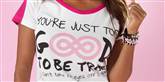 <span style='font-family: Arial; font-size: 15px; color: White;'>- You're just too good to be true, can't take my eyes off of you, sang Frankie Valli i 1967. Det samme 'slogan' bruges til T-shirten, som Saseline her fremviser.</span> <span style='font-family: Arial; font-weight: normal; font-size: 15px; color: #999999;'>Foto: Gils fotografi / Støt Brysterne</span>