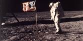 <span style='font-family: Arial; font-size: 15px; color: White;'>20. juli 1969 landede Apollo 11 på Månen med blandt andre Neil Armstrong, der blev det første menneske på Månen.</span> <span style='font-family: Arial; font-weight: normal; font-size: 15px; color: #999999;'>Foto: AP Photo/NASA / POLFOTO</span>