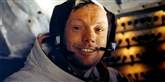 <span style='font-family: Arial; font-size: 15px; color: White;'>Neil Armstrong, da han vendte tilbage efter at have tilbragt flere timer på Månens overflade.</span> <span style='font-family: Arial; font-weight: normal; font-size: 15px; color: #999999;'>Foto: AP Photo/NASA / POLFOTO</span>