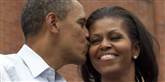 <span style='font-family: Arial; font-size: 15px; color: White;'>Barack Obama kysser dog ikke kun fremmede kvinder.</span> <span style='font-family: Arial; font-weight: normal; font-size: 15px; color: #999999;'>Foto: Carolyn Kaster / POLFOTO</span>