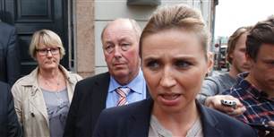- Vi er enige om, at vi står i en ekstraordinær situation, hvor der er nogle mennesker, som er hårdt ramt på grund af krisen, og som har brug for en ekstraordinær håndsrækning, siger Mette Frederiksen.