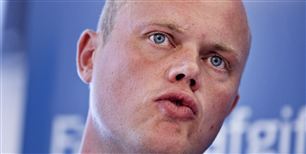 Peter Christensen, finansordfører for Venstre, erkender, at den kortere dagpengeperiode rammer ledige hårdt.