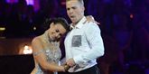 <span style='font-family: Arial; font-size: 15px; color: White;'>Tv-vært Joakim Ingversen danser med den smukke Claudia Rex.</span> <span style='font-family: Arial; font-weight: normal; font-size: 15px; color: #999999;'>Foto: Mogens Flindt / POLFOTO</span>