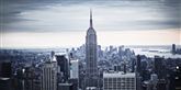 <span style='font-family: Arial; font-size: 15px; color: White;'>Det store æble, selveste New York, New York, lander på en 6. plads, som mest kostbare storby. I 2005 blev der i New York talt næsten 170 sprog i byen, og hele 36 procent af befolkningen var født i udlandet</span> <span style='font-family: Arial; font-weight: normal; font-size: 15px; color: #999999;'>Foto: Colourbox</span>