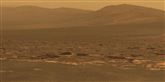 <span style='font-family: Arial; font-size: 15px; color: White;'>Ørkener er ret ens alle steder - her i en spacy udgave: området Chester Lake fotograferet af Opportunity's frontkamera.</span> <span style='font-family: Arial; font-weight: normal; font-size: 15px; color: #999999;'>Foto: NASA/JPL-Caltech/Cornell Univ./ USGS/Modesto Junior College</span>