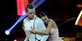 <span style='font-family: Arial; font-size: 15px; color: White;'>Joakim Ingversen og Claudia Rex måtte også ud i en omdans.</span> <span style='font-family: Arial; font-weight: normal; font-size: 15px; color: #999999;'>Foto: Mogens Flindt / POLFOTO</span>