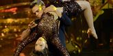 <span style='font-family: Arial; font-size: 15px; color: White;'>Skuespiller Louise Mieritz blev vendt på hovedet af partneren Silas Holst under en sensuel tango.</span> <span style='font-family: Arial; font-weight: normal; font-size: 15px; color: #999999;'>Foto: Mogens Flindt / POLFOTO</span>