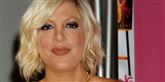 <span style='font-family: Arial; font-size: 15px; color: White;'>Donna var den pæne pige, der ikke måtte spille de sexede roller for farmand. Seriens producer, nu afdøde Aaron Spelling, havde nemlig skaffet sin datter rollen som Donna. Tori Spelling er i dag 39 år og har de sidste fem år bedrevet at være hovedperson i reality-serien 'Tori &amp; Dean: Inn love'. Hun har fire børn.</span> <span style='font-family: Arial; font-weight: normal; font-size: 15px; color: #999999;'>Foto: Colourbox</span>