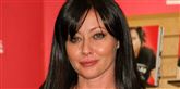 <span style='font-family: Arial; font-size: 15px; color: White;'>Brenda Walsh røg ud af efter seriens fjerde sæson. Hun skabte simpelthen for mange intriger blandt skuespillerne. Shannen Doherty er i dag 41 år og skulle eftersigende være lidt af en hidsigprop. Hun har siden spillet med i serien 'Heksene fra Warren Manor' og tv-fænomenet 'Scare Tactics'. Hun har desuden poseret for magasinet Play Boy.</span> <span style='font-family: Arial; font-weight: normal; font-size: 15px; color: #999999;'>Foto: Colourbox</span>