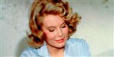 <span style='font-family: Arial; font-size: 15px; color: White;'>Den henrivende Molly Peters spiller med i Bond-filmen "Thunderball" fra 1965. Dengang havde Bond-pigerne mere anonyme roller og skulle mest bare se flotte ud.</span> <span style='font-family: Arial; font-weight: normal; font-size: 15px; color: #999999;'>Foto: AP Photo/United Artists and Danjaq, LLC / POLFOTO</span>