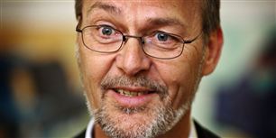 Den afgående minister Ole Sohn kan grine hele vejen ned til banken. Den korte ministertid, der kun blev lidt mere end et år, gør ham til millionær.